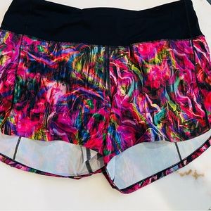 Lululemom shorts size 6 medium high rise